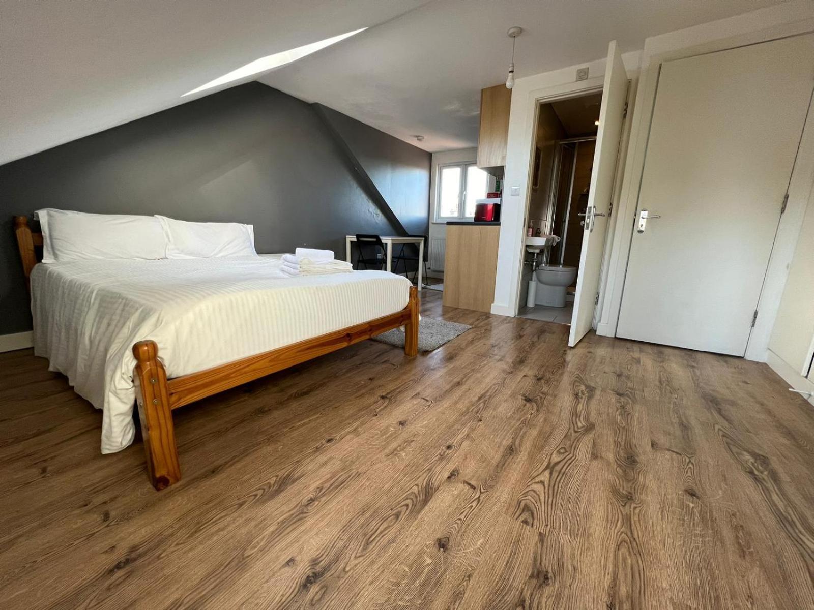 Habitación en casa particular Private With Your Shower And Kitchen *